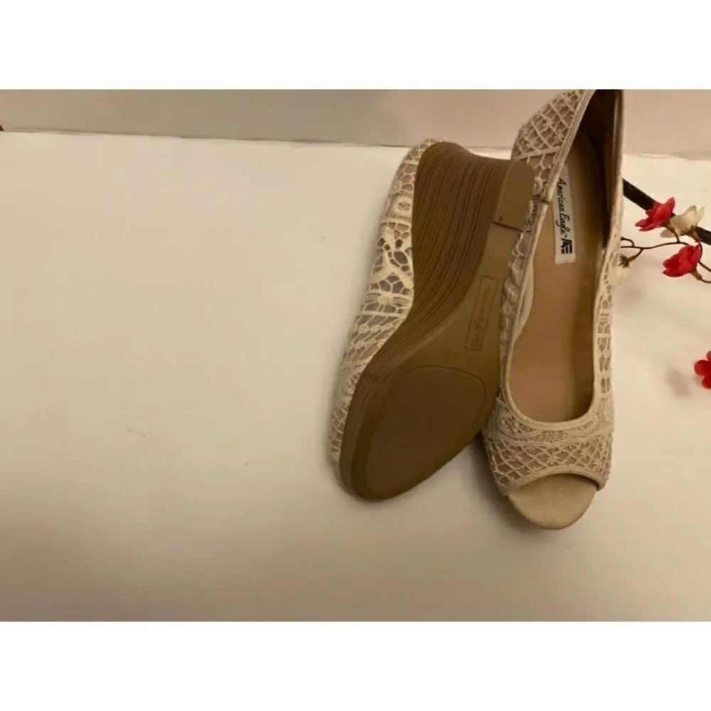 🌸American Eagle Beautiful lace wedge Sandal -10